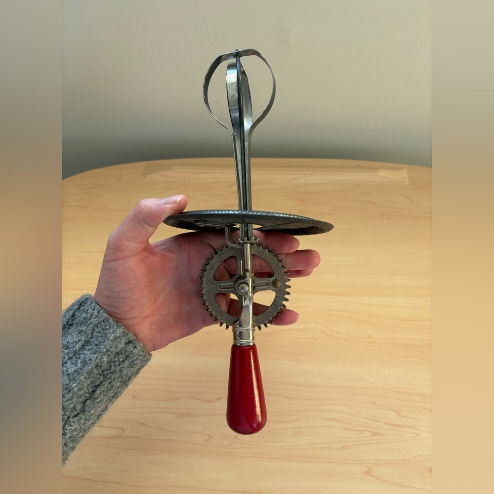 2 antique/vintage cookware, Stovetop Toaster & Red Handled Egg Beater/Hand Mixer - Picture 6 of 11